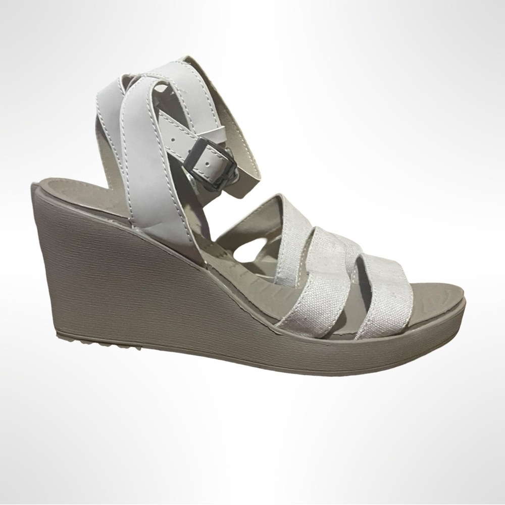 Crocs, Leigh  2 elegant, White Wedge Sandals‎ women’s size 10